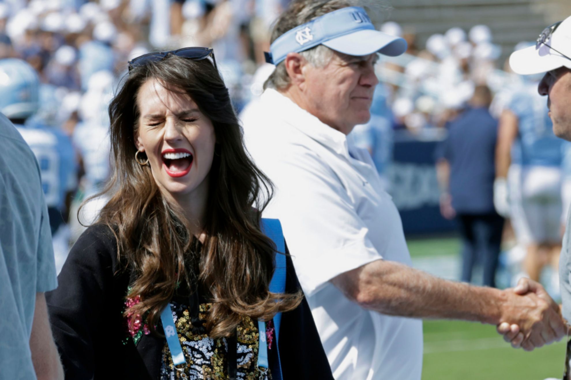 La relaci�n entre Bill Belichick y Jordon Hudson se mantiene s�lida a pesar del ruido externo.