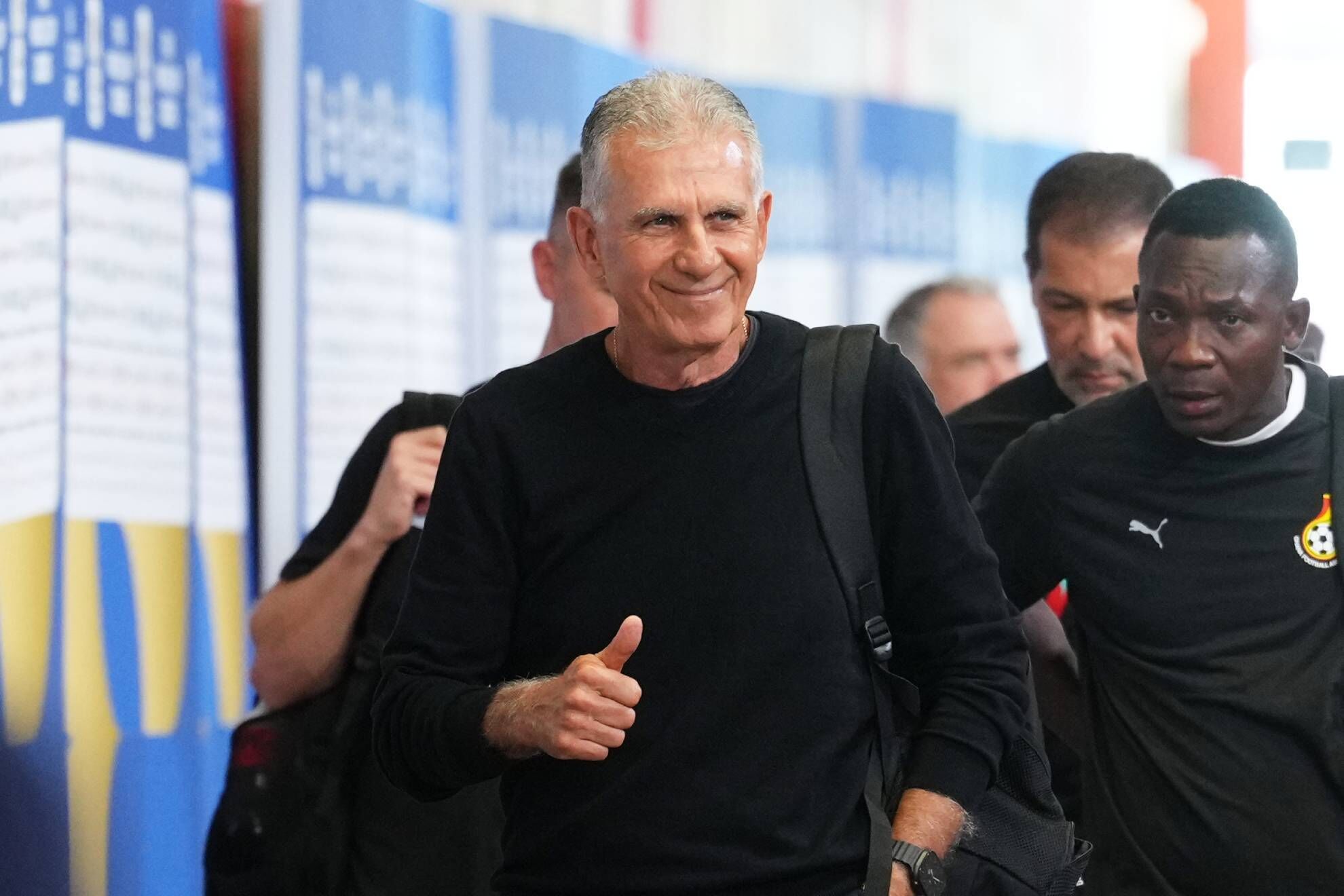 El seleccionador de Ghana, Carlos Queiroz, llega antes del partido de octavos de final del Mundial contra Colombia en Kansas City, Missouri