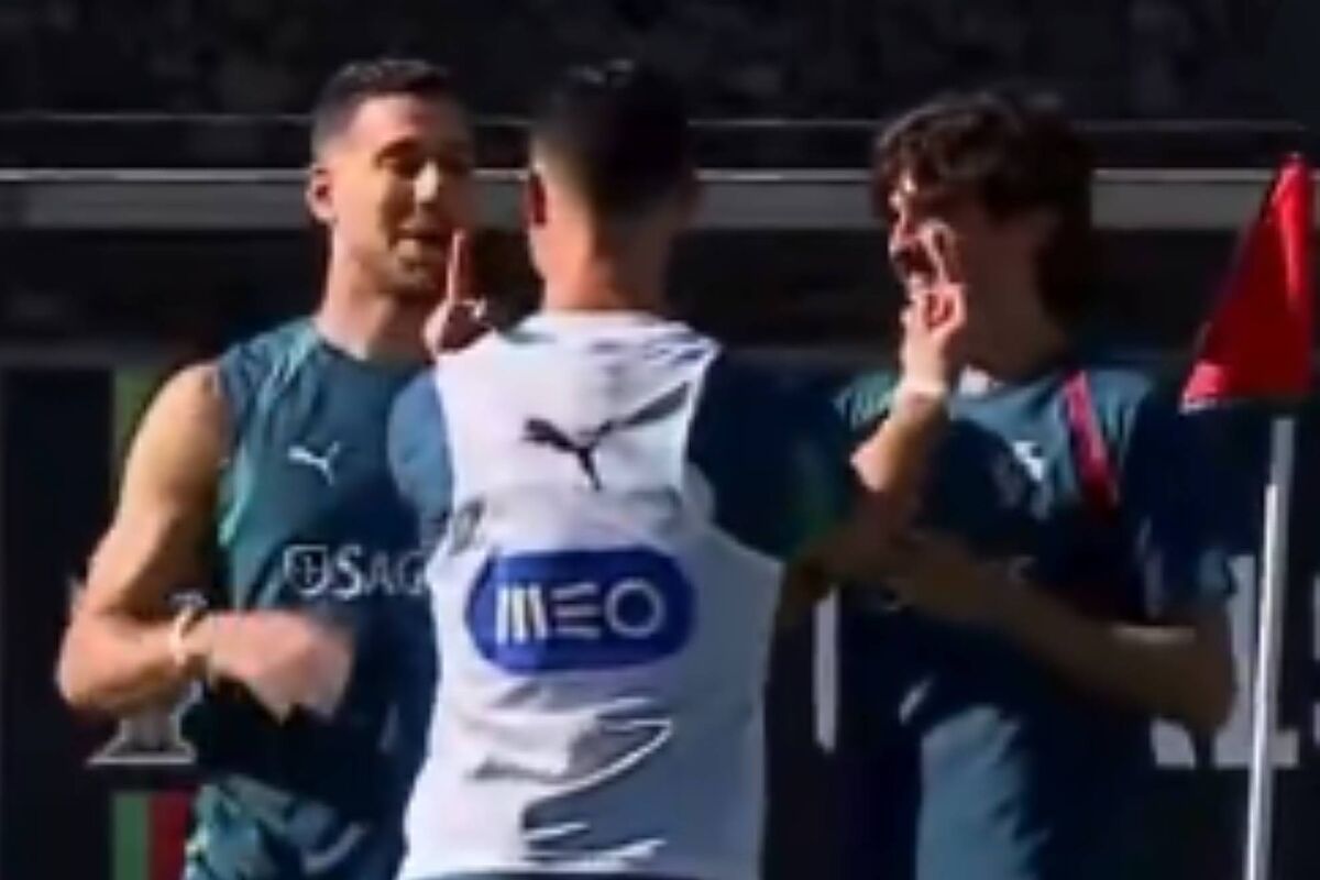 El comentado gesto de Cristiano Ronaldo a Trincao y Dalot en el entrenamiento de Portugal