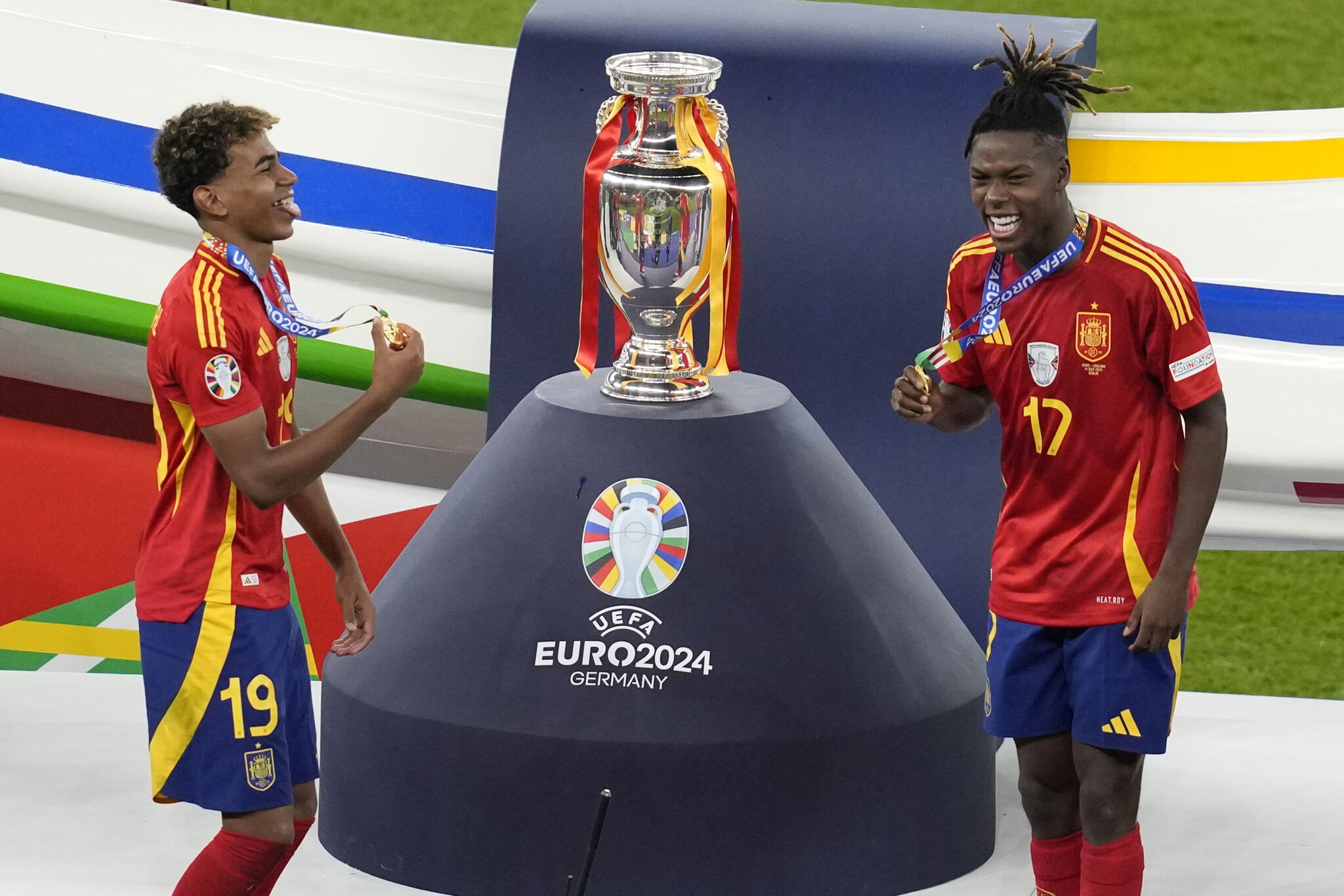 Espa�a fue mejor que Inglaterra y desat� la fiesta en Berl�n, Madrid y toda Europa