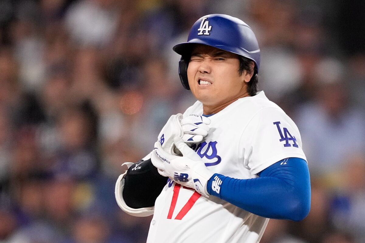 Shohei Ohtani recibe brutal pelotazo de 85 MPH en su mano de lanzar y aun así abrirá mañana