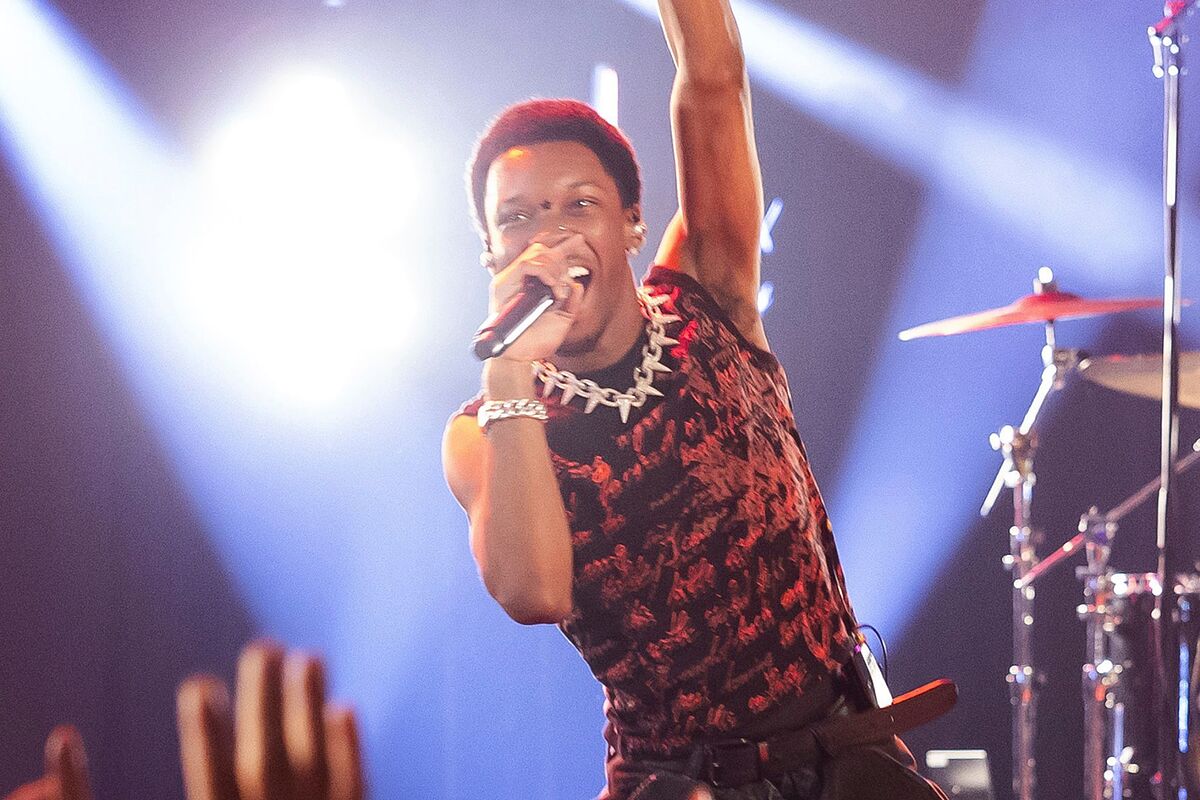 La policía de Los Ángeles detiene al cantante D4vd en relación con el homicidio de un adolescente