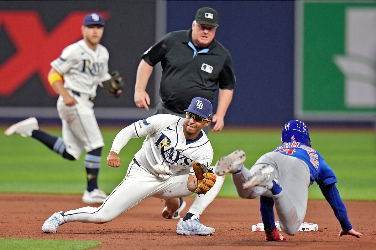 MLB capta momento viral en Rays vs Cubs cuando un fan pierde los pantalones