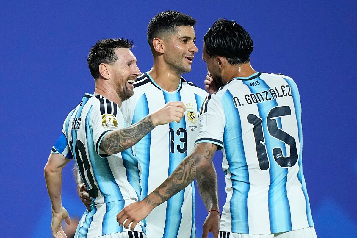 Messi estalló de risa por lo que encontraron en la valija del Cuti Romero durante un control en el aeropuerto
