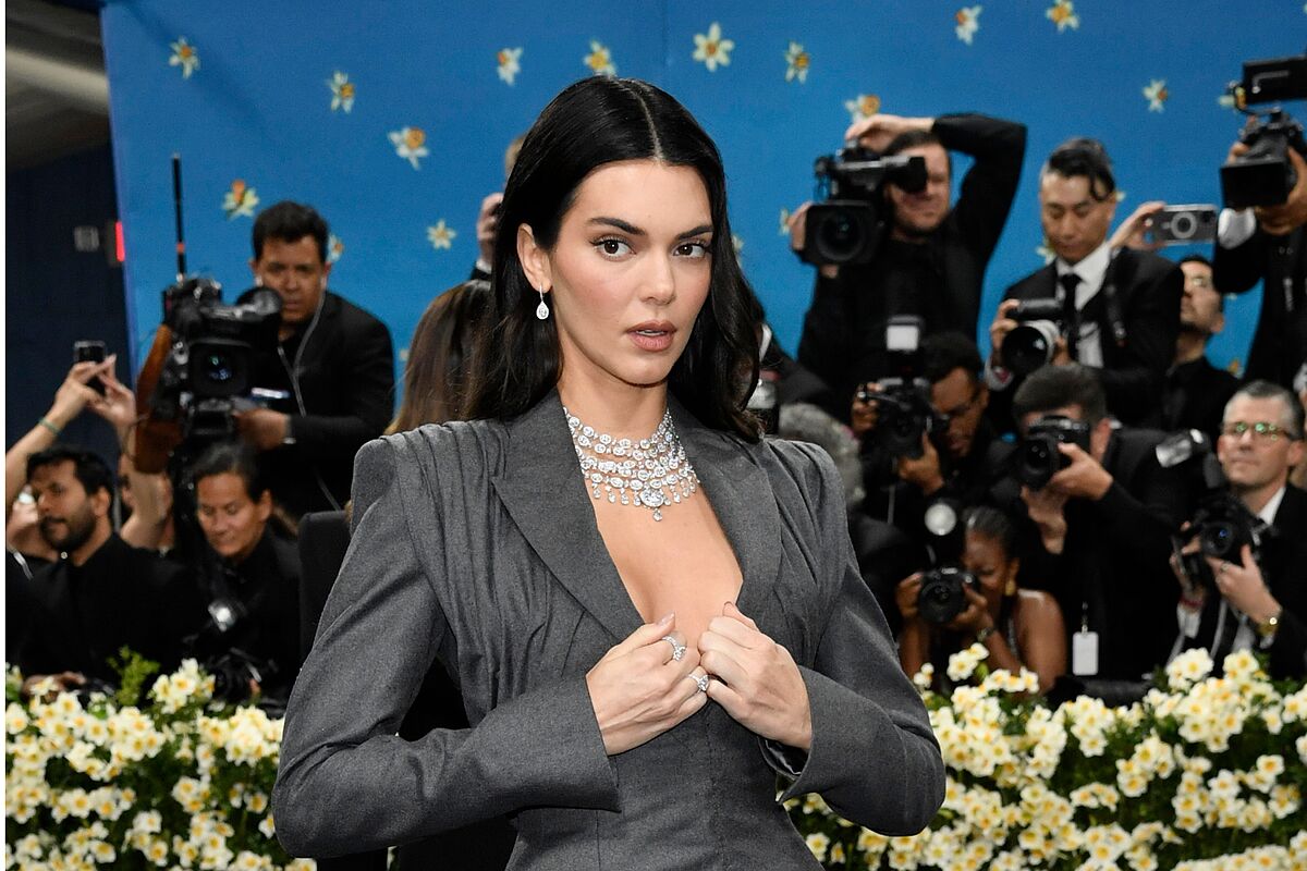 Kendall Jenner sorprende a sus fans con una foto completamente desnuda en la cama