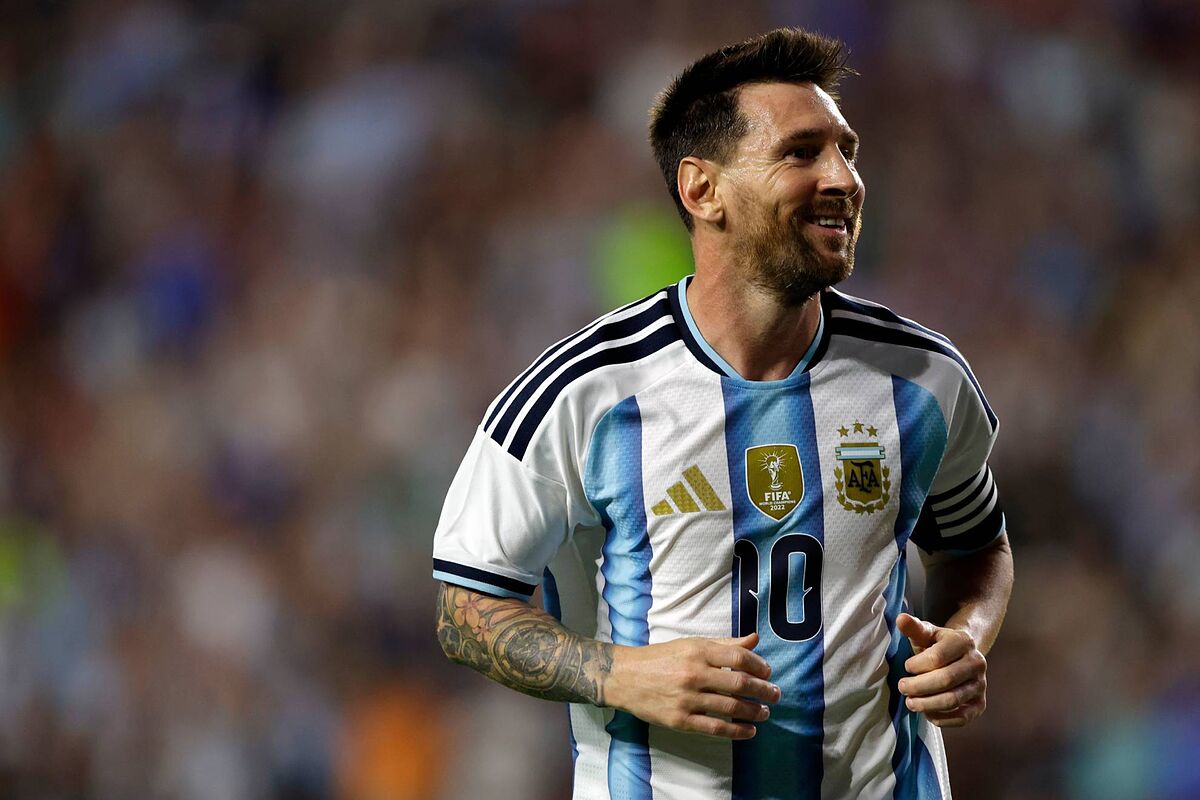 Messi beats a river that had been in effect almost 70 years and has in his hand to overcome it during the World Cup