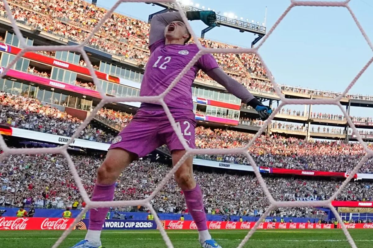 Orlando Gill, el meta de Paraguay, de moda en el Mundial: se mide a Mbappé y puede ser un 'regalo' de mercado