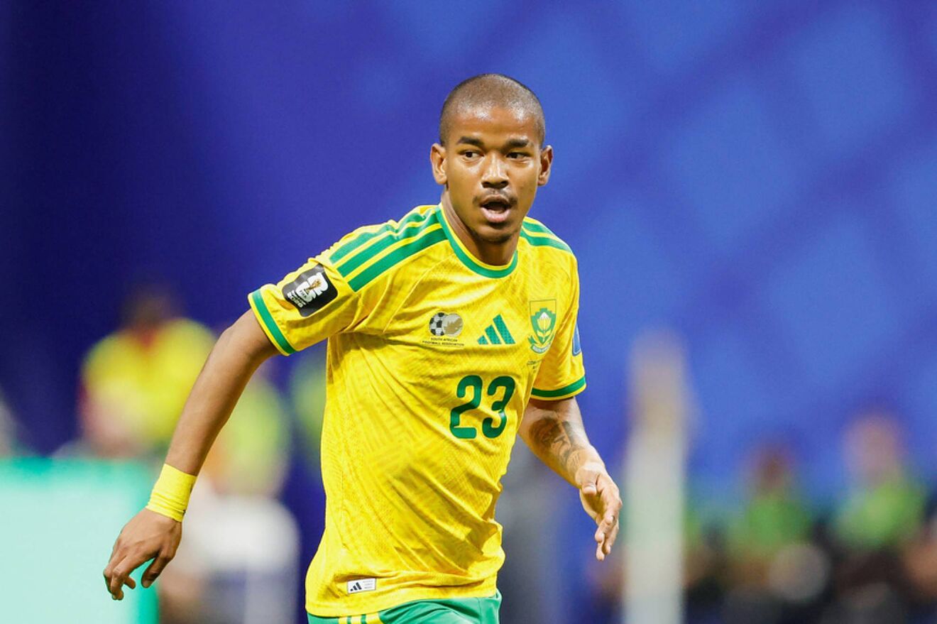 Jayden Adams, de Sudáfrica, durante el partido del Grupo A de fútbol...