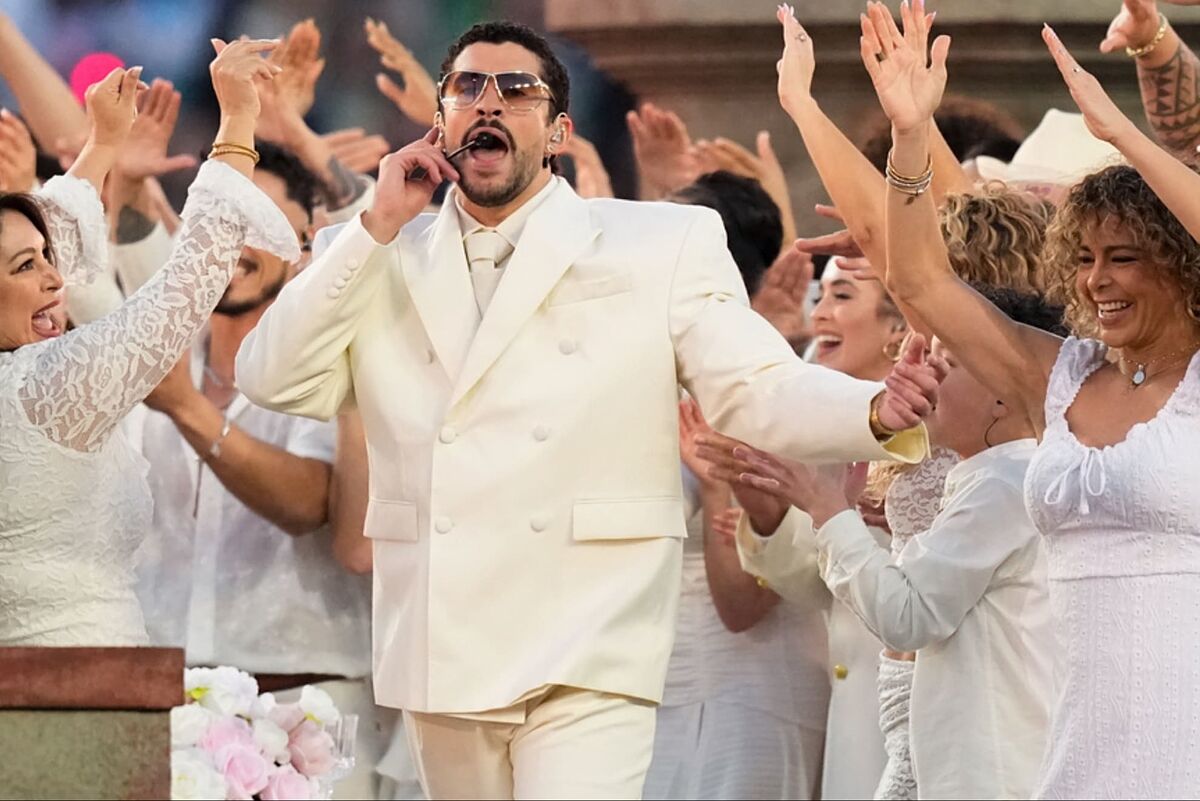 Más de 2,000 quejas a la FCC tras la presentación de Bad Bunny en el Super Bowl