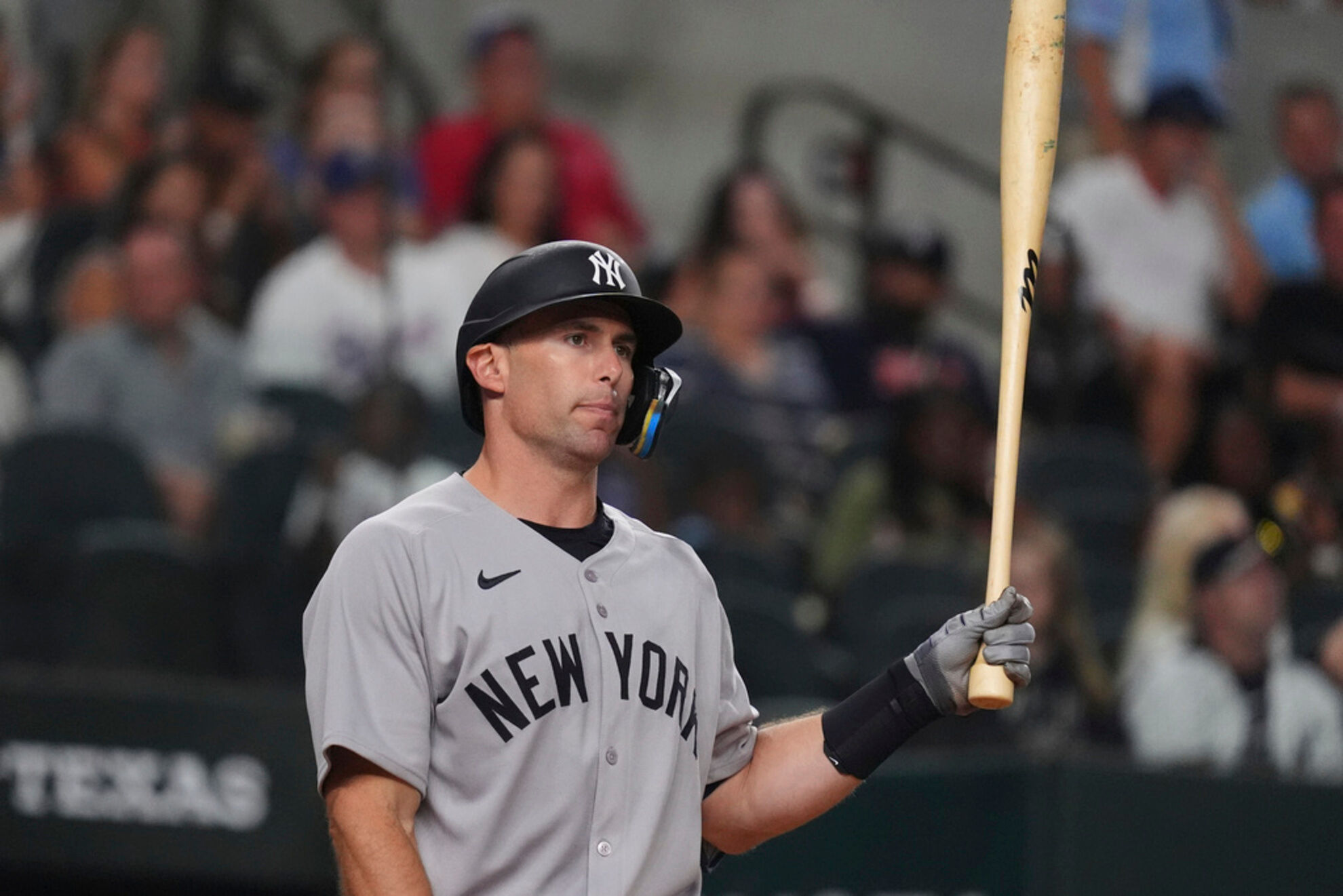 El bateador est� de regreso y pone en aprietos a Aaron Boone con la primera base