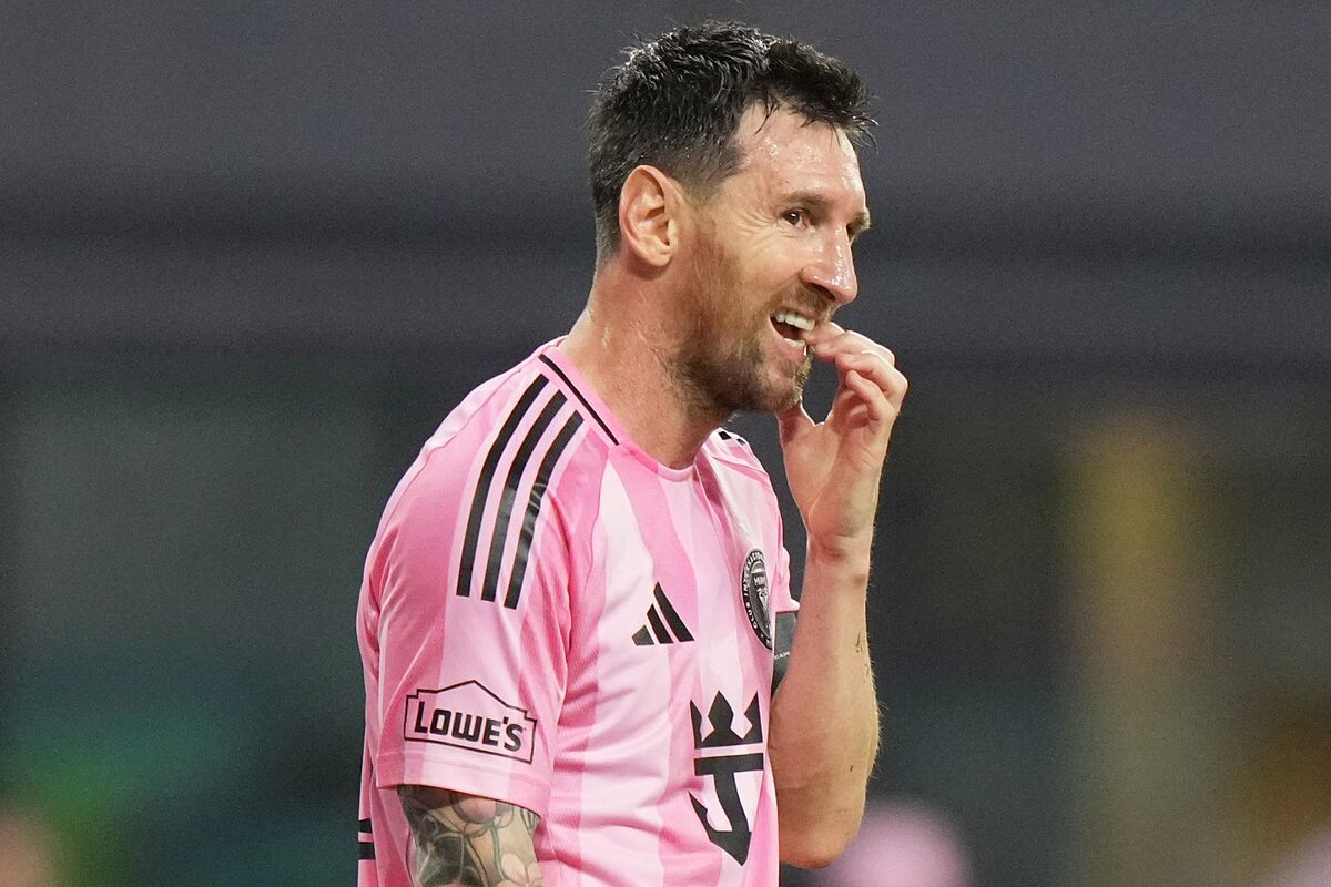 El tiro de Messi rompe la cámara en un entrenamiento del Inter Miami