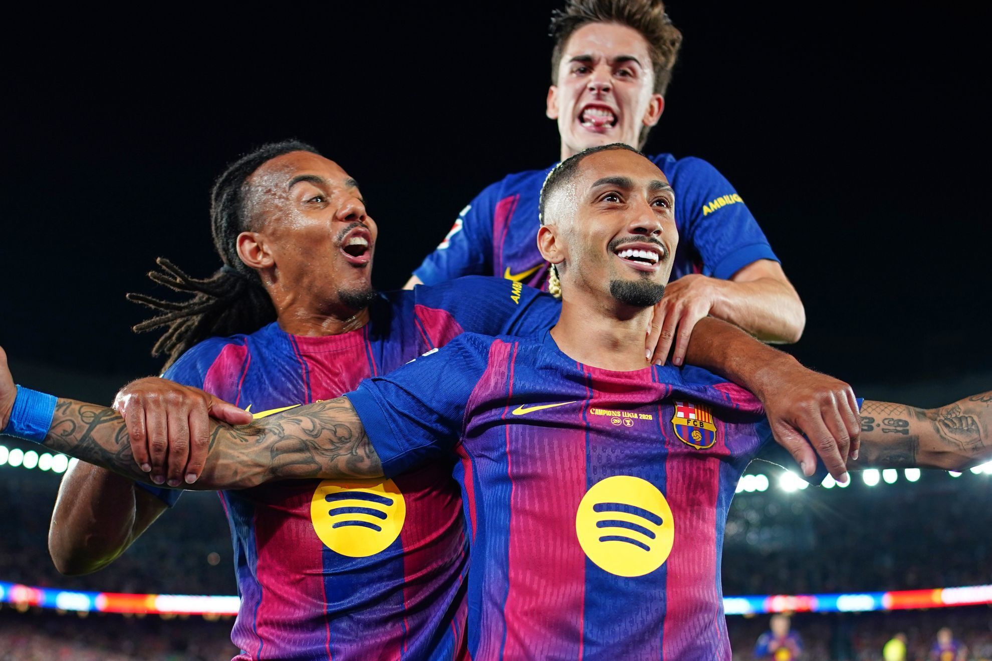 Barcelona gana en la noche de despedida de Lewandowski