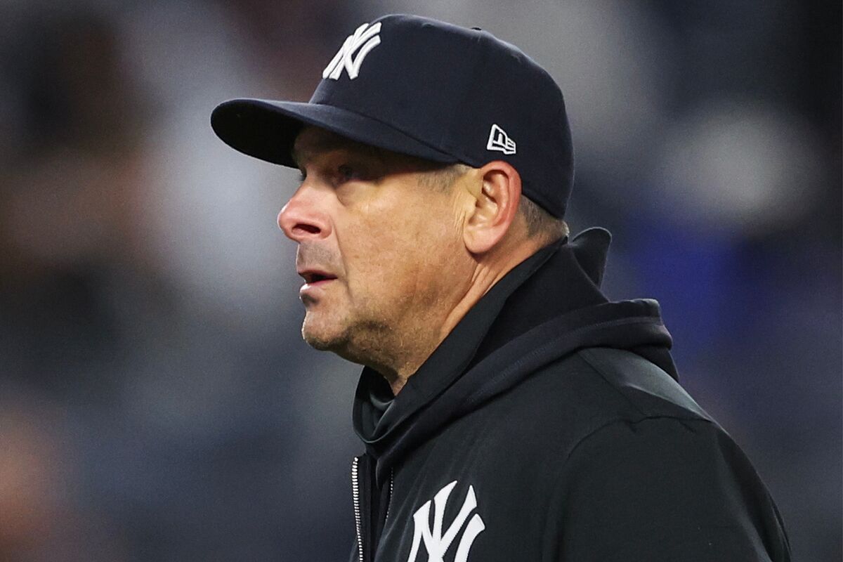 Aaron Boone continúa defendiendo a un jugador ofensivo en mala racha y los fanáticos de los Yankees ya no pueden más