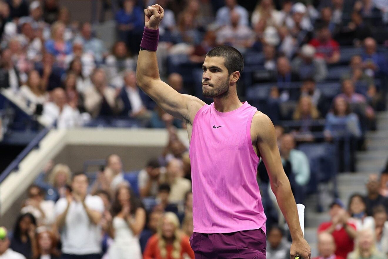 A sus 22 años, Carlos Alcaraz superó a Rafael Nadal, Djokovic y...