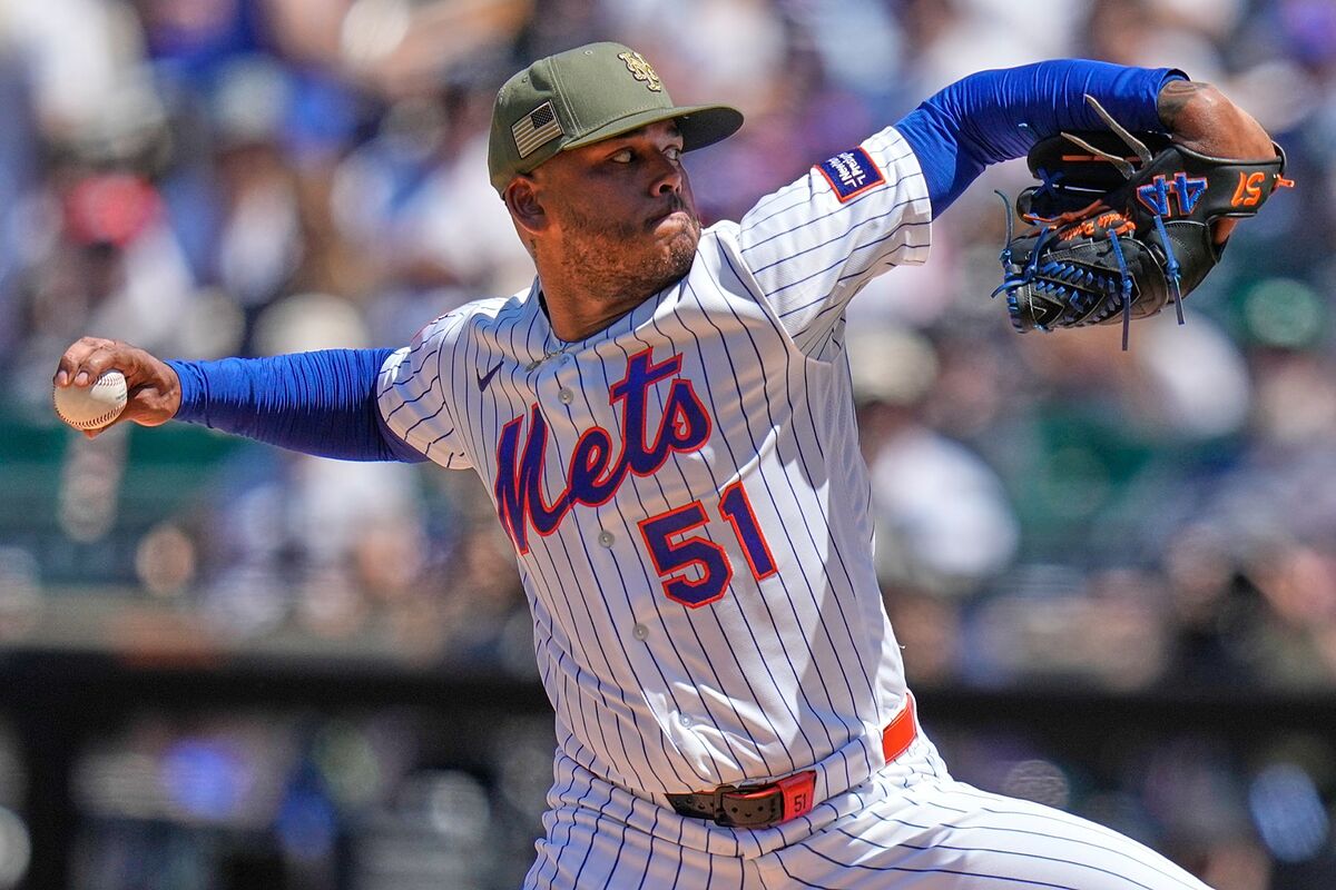 ¿Freddy Peralta fuera de los Mets? La crisis podría generar un movimiento inesperado