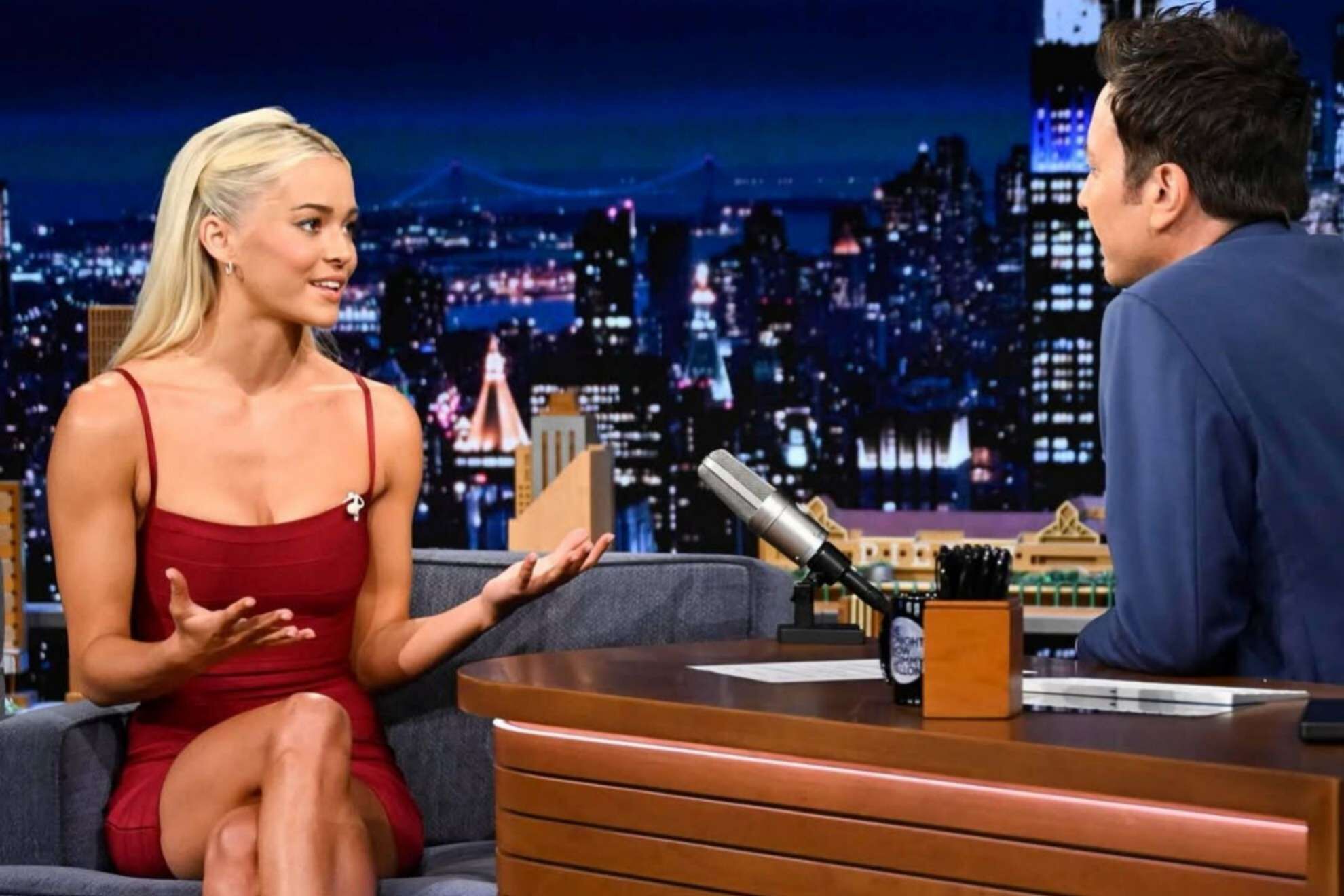 Livvy Dunne y Jimmy Fallon se roban la atenci�n recreando la ic�nica carrera de Baywatch en c�mara lenta
