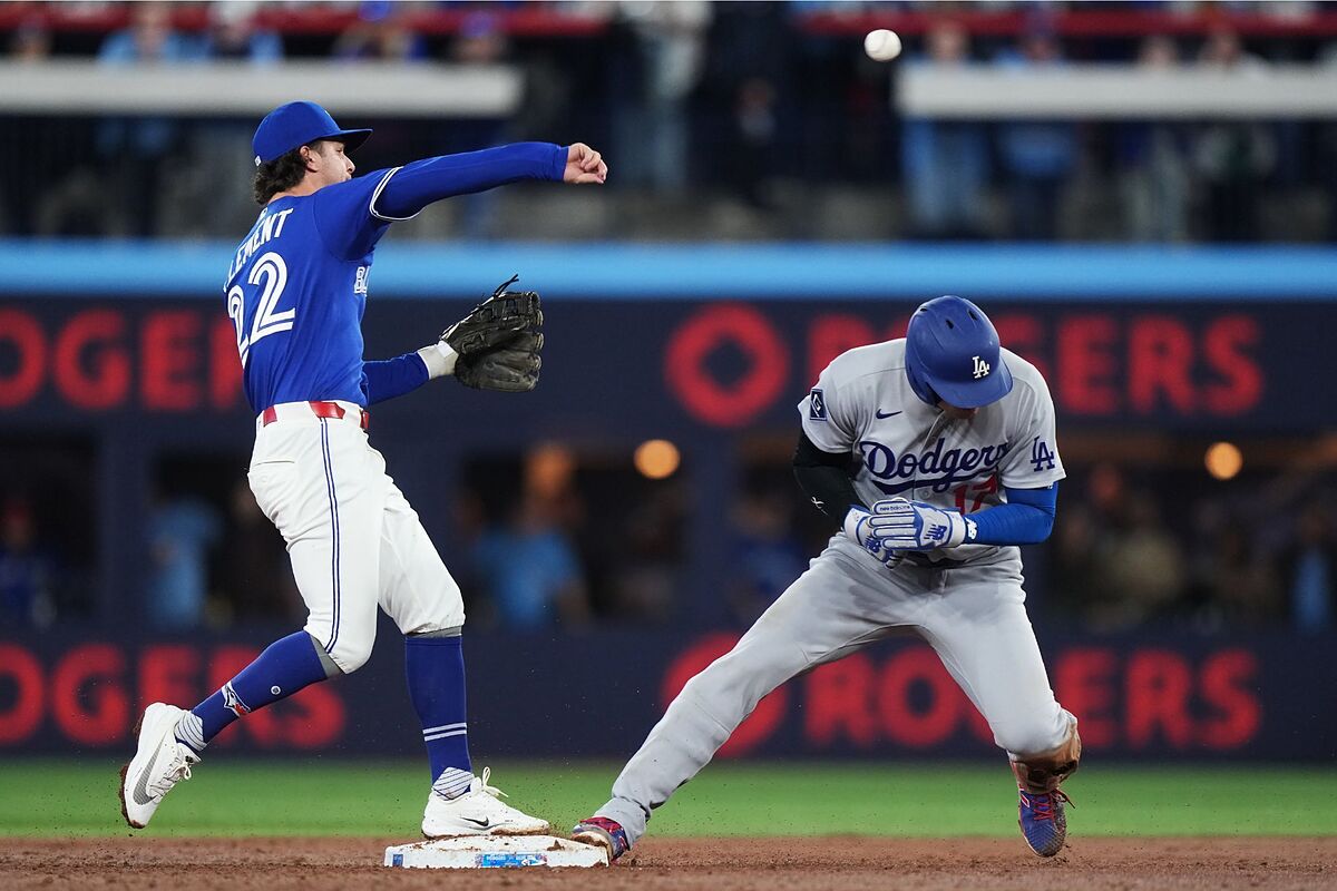 Shohei Ohtani enciende alarmas tras golpe en su codo operado