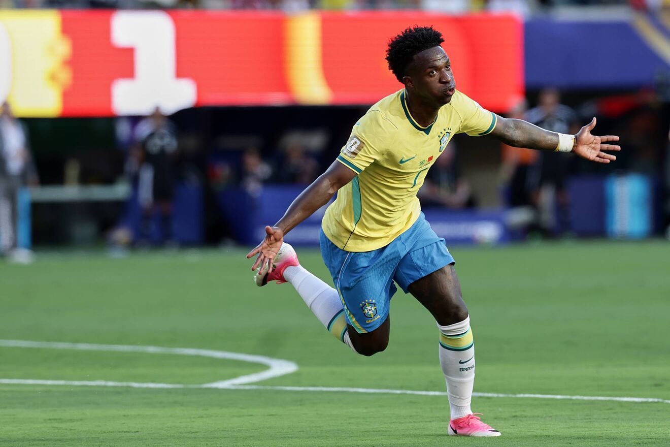 Vinicius Junior celebra un gol durante el partido del Mundial del...