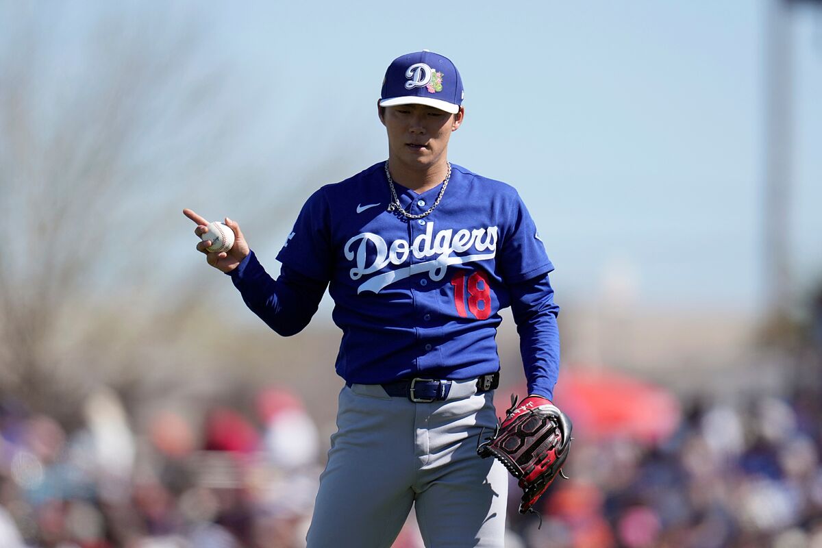 Dave Roberts toma importante decisión sobre el rol de Yoshinobu Yamamoto en el inicio de temporada