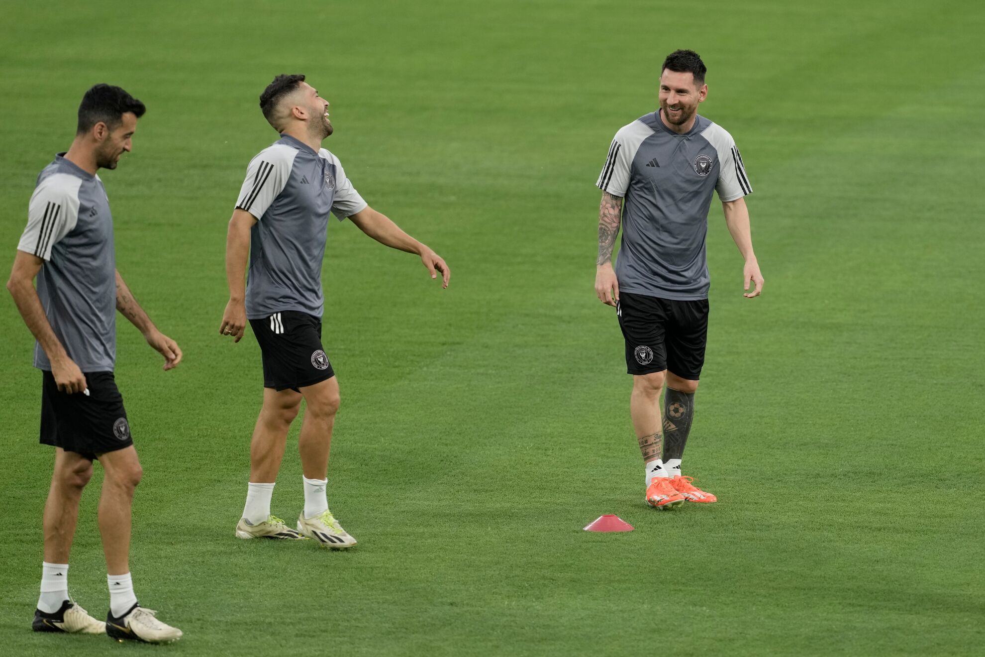 Busquets y Alba se retiran de manera oficial del f�tbol