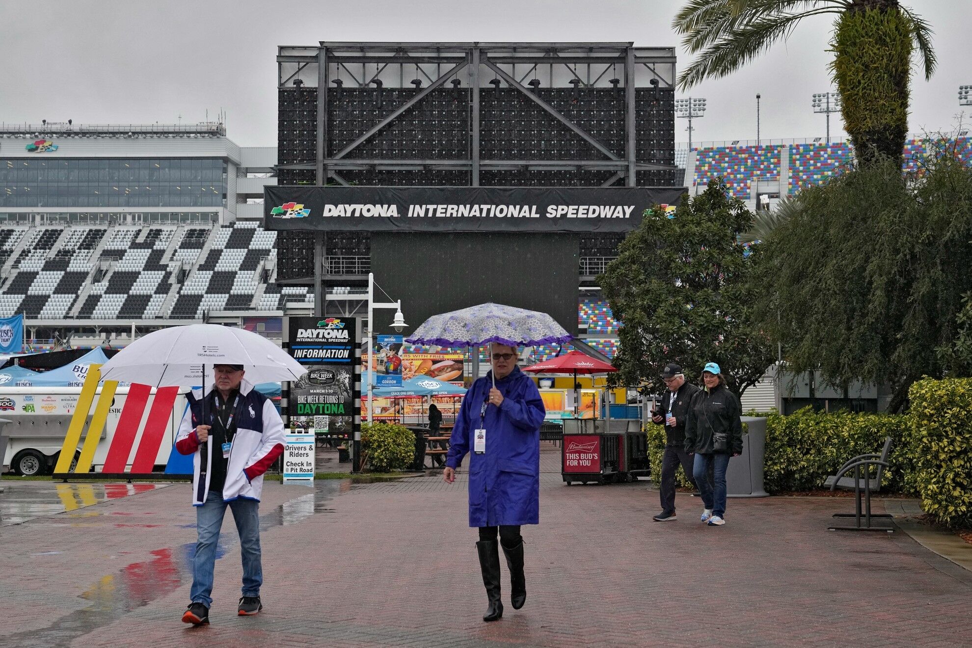 La lluvia no ha parado en dos d�as en el aut�dromo de Daytona.