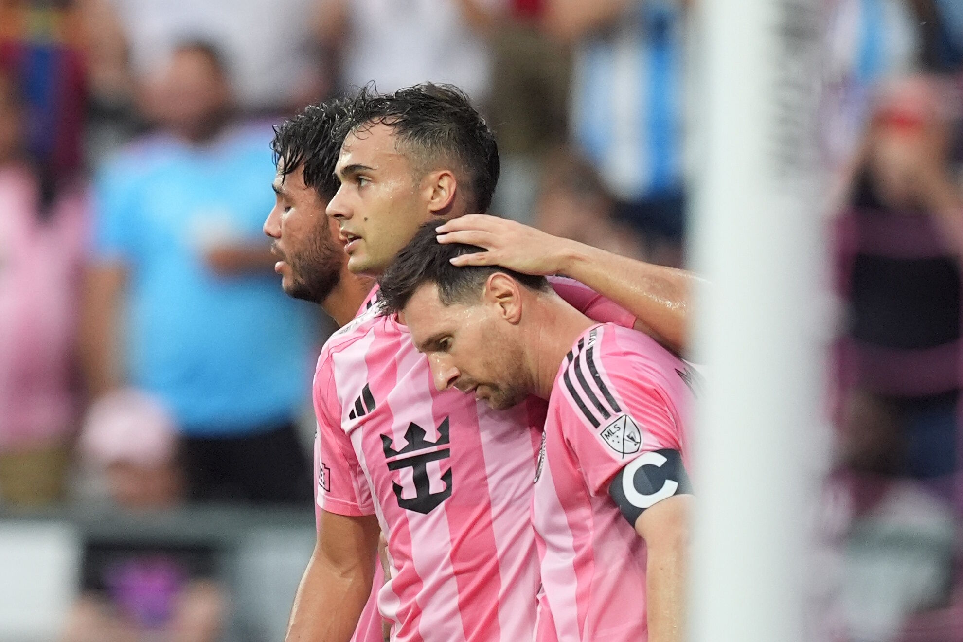 �Ins�lito! El enojo de Messi y De Paul con los abucheos de la afici�n a pesar de ir ganando