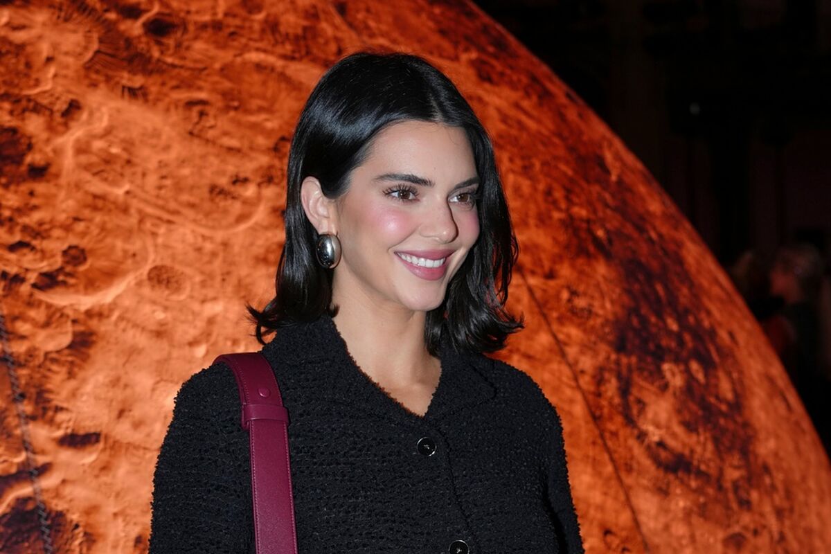 Kendall Jenner se muestra inmune al frío: bikini negro y botas de esquimal sobre la nieve