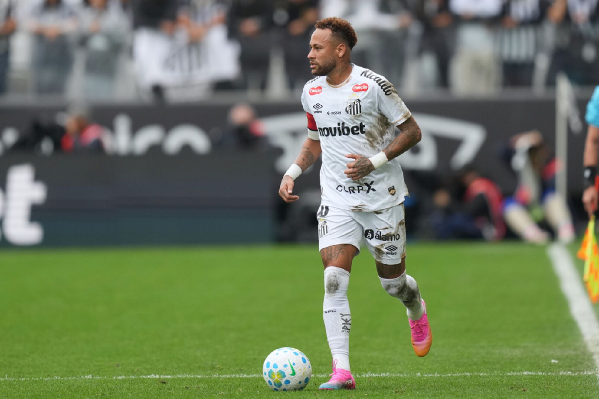 Neymar con el Santos en un partido del campeonato brasile�o