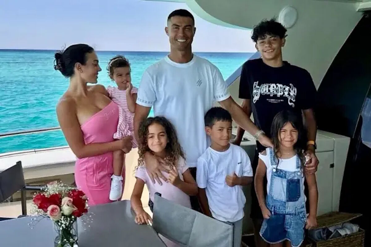 Las hijas de Cristiano Ronaldo y Georgina sorprenden tocando al piano y voz una canción clásica
