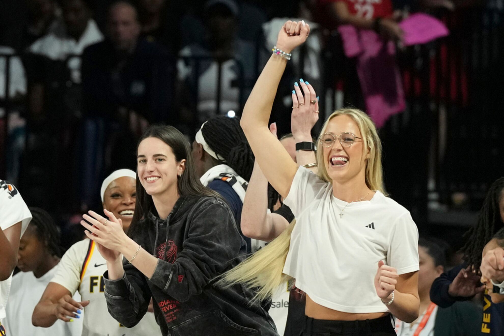 Sophie Cunningham confiesa c�mo vivi� el tiro decisivo de Caitlin Clark contra Mystics